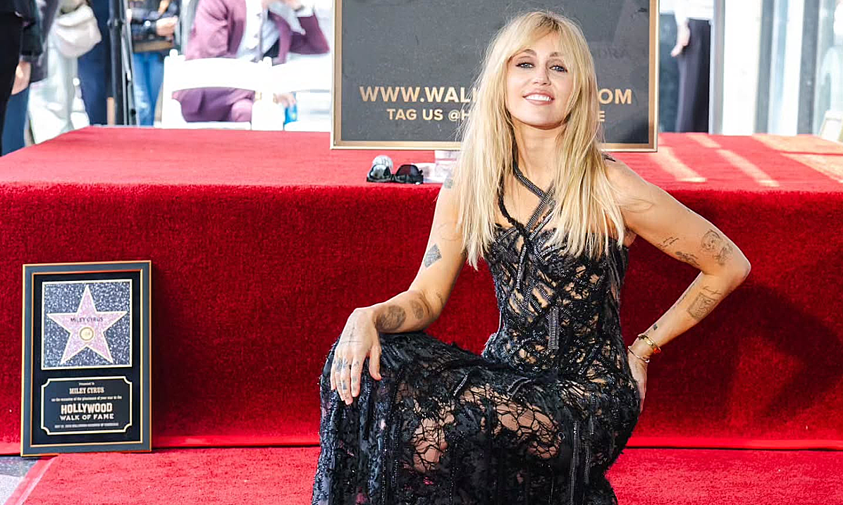 Miley Cyrus Rạng Rỡ Nhận Ngôi Sao Danh Vọng Cùng Hôn Phu Và Gia Đình - hình ảnh - f8betv.vip Miley Cyrus Rạng Rỡ Nhận Ngôi Sao Danh Vọng Cùng Hôn Phu Và Gia Đình - hình ảnh - f8betv.vip