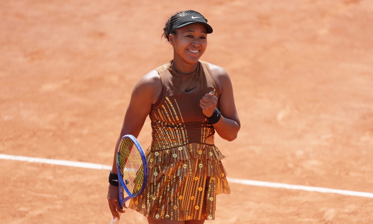 Naomi Osaka lấp lánh trên sân Roland Garros 2026 trong váy sequin - hình ảnh - f8betv.vip