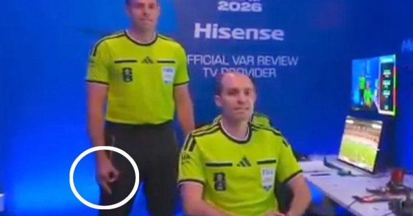 Trọng tài VAR World Cup 2026 gây tranh cãi với cử chỉ nghi phân biệt chủng tộc - hình ảnh - f8betv.vip