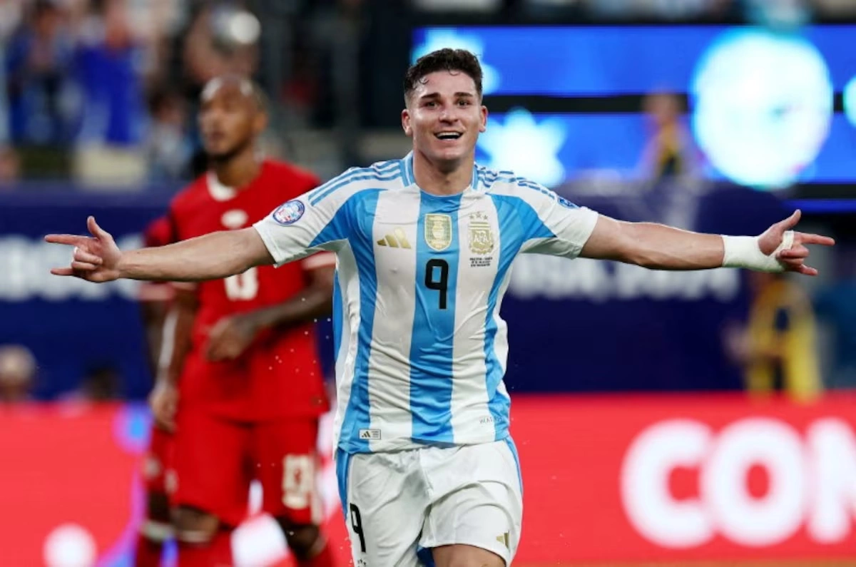 F8BET và Cơn Sốt Chuyển Nhượng Julian Alvarez Hướng Đến Barca - hình ảnh - f8betv.vip