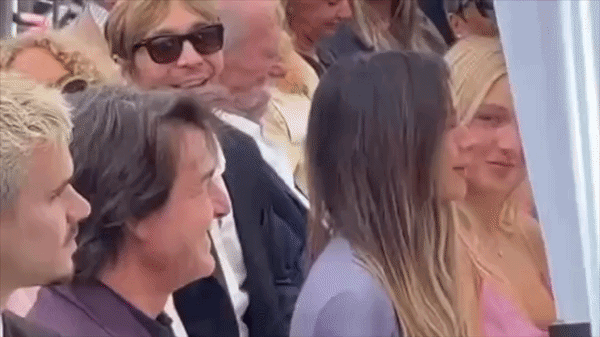 F8BET bắn cá – Khi Victoria Beckham gây tranh cãi vì hành động của Tom Cruise - hình ảnh - f8betv.vip