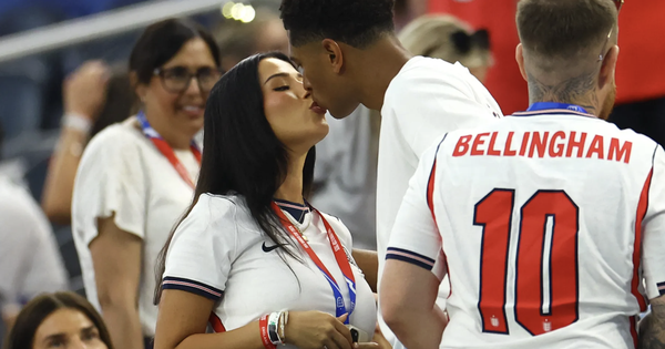 Chuyện ‘yêu’ tại World Cup 2026: Đội tuyển Anh cấm WAGs, còn Messi và Ronaldo thì sao? - hình ảnh - f8betv.vip