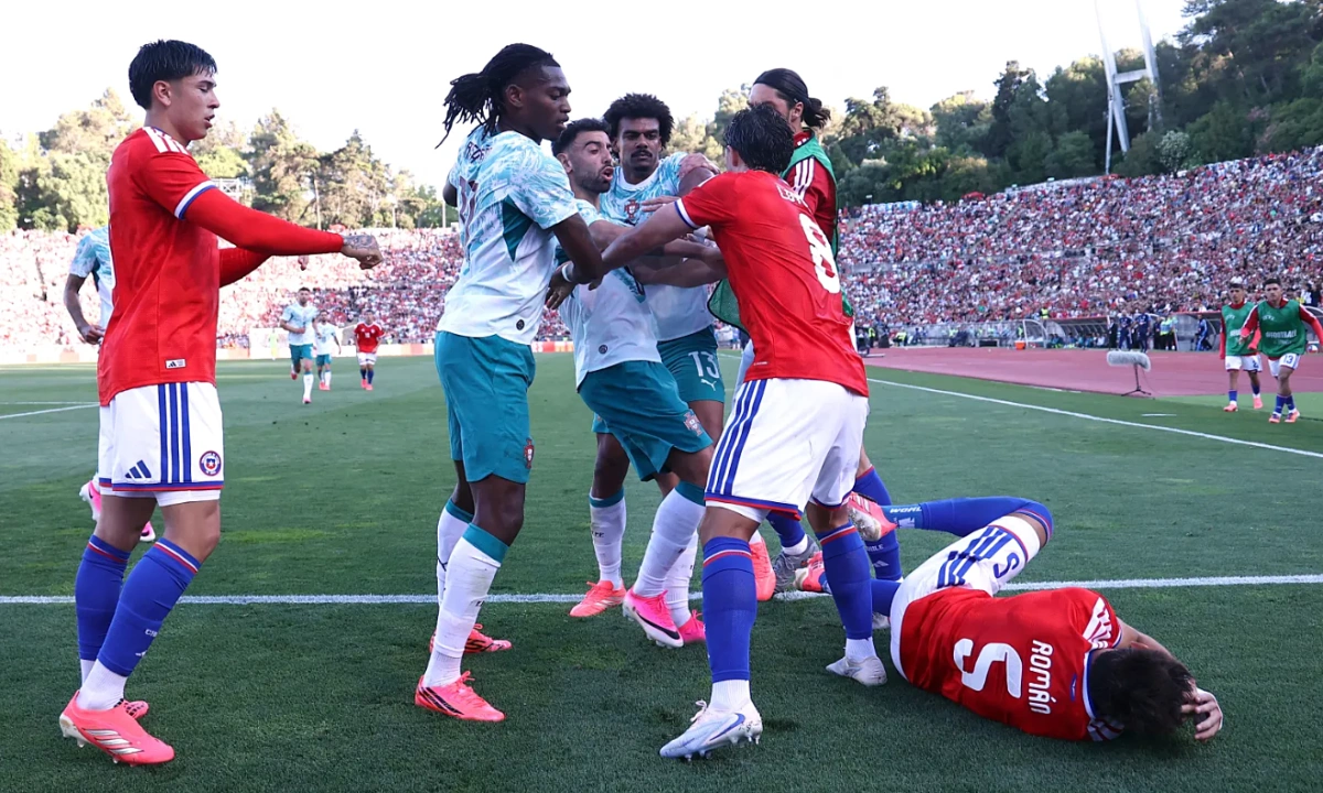F8BET eSports: Rafael Leão tát đối thủ, nhận thẻ đỏ trong trận giao hữu trước World Cup - hình ảnh - f8betv.vip