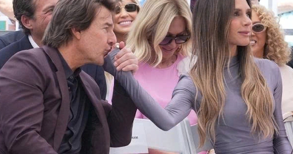 Khoảnh khắc Tom Cruise hôn tay Victoria Beckham gây xôn xao tại sự kiện Hollywood - hình ảnh - f8betv.vip