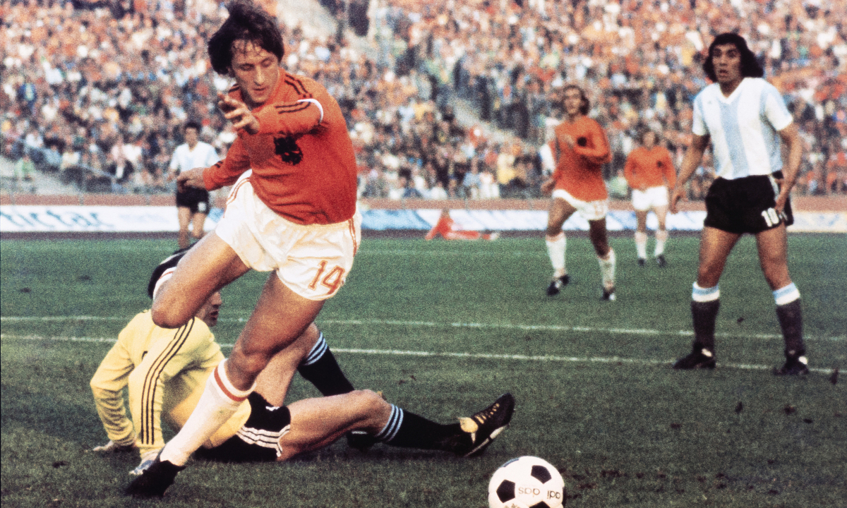 F8BET cược bóng đá: Chiến thuật làm nên lịch sử World Cup và cơ hội cho người hâm mộ - hình ảnh - f8betv.vip F8BET cược bóng đá: Chiến thuật làm nên lịch sử World Cup và cơ hội cho người hâm mộ - hình ảnh - f8betv.vip