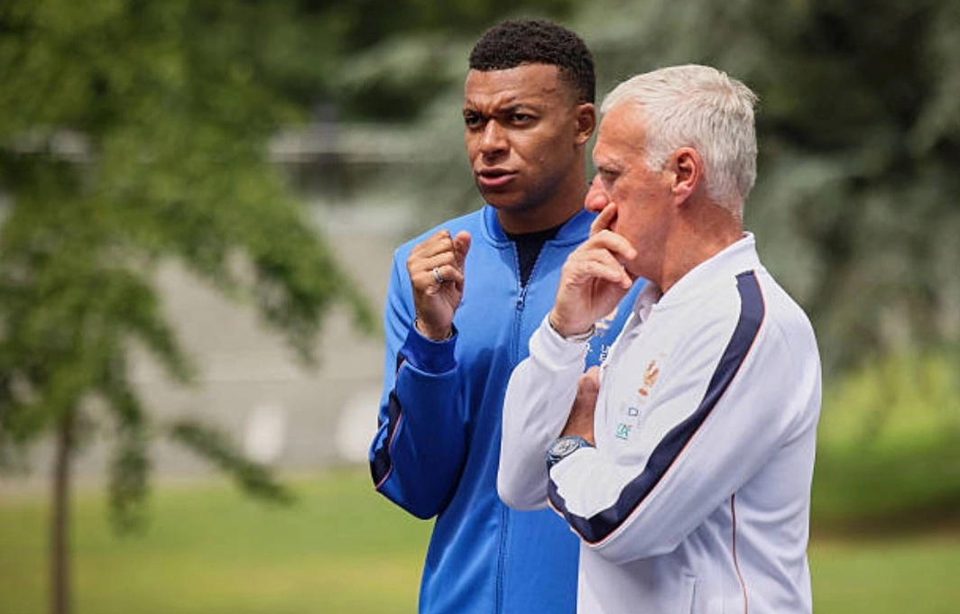 Deschamps: ‘Nhiều HLV cũng ngốc như tôi khi xếp Mbappe đá trung phong’ - hình ảnh - f8betv.vip