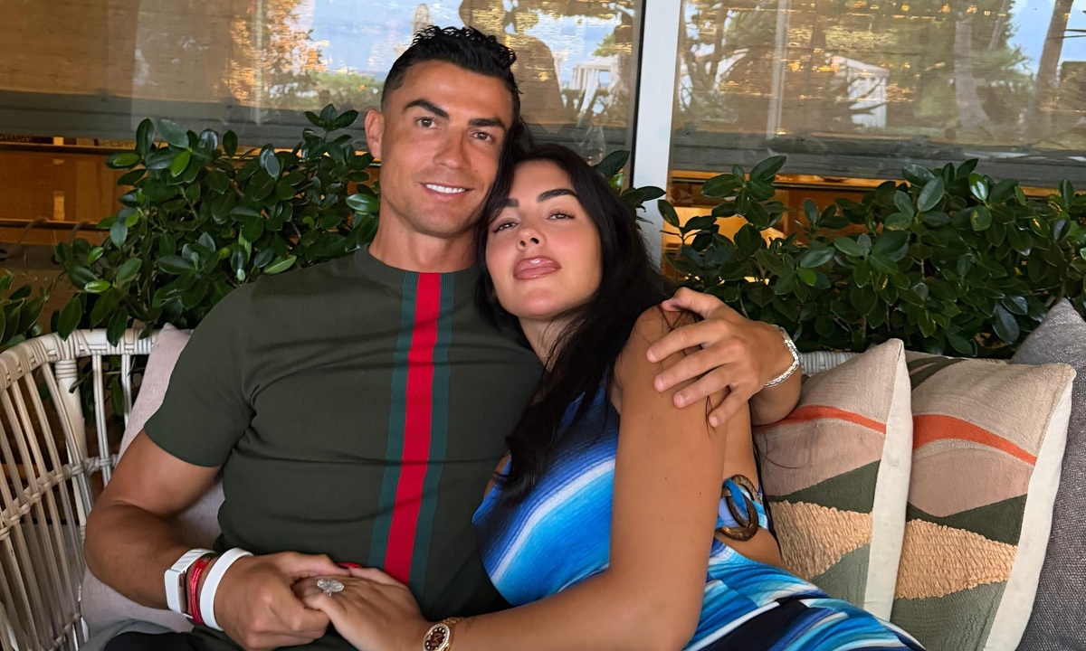 10 năm bên nhau của Ronaldo và vợ sắp cưới: Hành trình vun đắp tổ ấm giữa bão giông - hình ảnh - f8betv.vip
