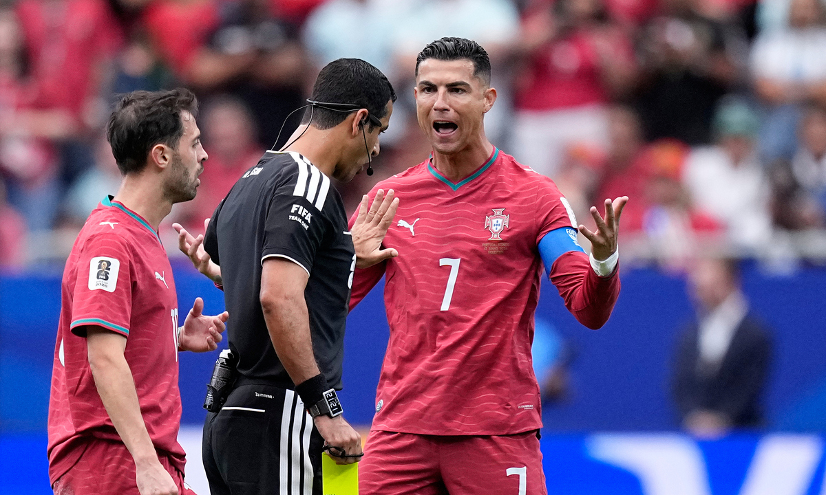 F8BET VIP: Ronaldo chỉ được chấm 3 điểm trong trận ra quân World Cup 2026 - hình ảnh - f8betv.vip F8BET VIP: Ronaldo chỉ được chấm 3 điểm trong trận ra quân World Cup 2026 - hình ảnh - f8betv.vip
