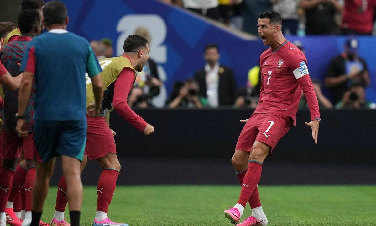 F8BET cược thể thao: Ibrahimovic châm biếm Ronaldo sau cú đúp vào lưới Uzbekistan - hình ảnh - f8betv.vip F8BET cược thể thao: Ibrahimovic châm biếm Ronaldo sau cú đúp vào lưới Uzbekistan - hình ảnh - f8betv.vip