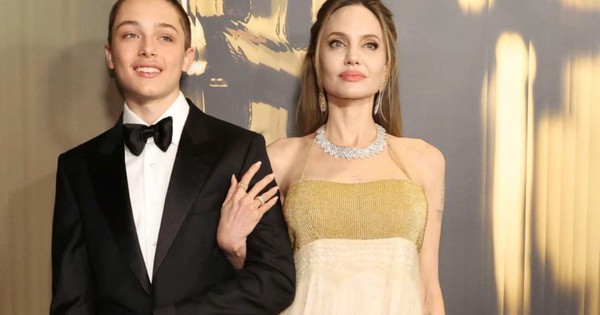 F8BET chính thức: Cặp song sinh nhà Jolie-Pitt trưởng thành, Knox tốt nghiệp trung học - hình ảnh - f8betv.vip F8BET chính thức: Cặp song sinh nhà Jolie-Pitt trưởng thành, Knox tốt nghiệp trung học - hình ảnh - f8betv.vip