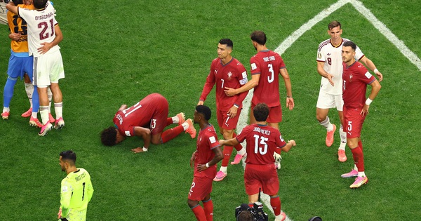 HLV Tây Ban Nha gây sốt với khoảnh khắc ôm Ronaldo: ‘Tôi ngưỡng mộ giá trị anh ấy…’ - hình ảnh - f8betv.vip HLV Tây Ban Nha gây sốt với khoảnh khắc ôm Ronaldo: ‘Tôi ngưỡng mộ giá trị anh ấy…’ - hình ảnh - f8betv.vip