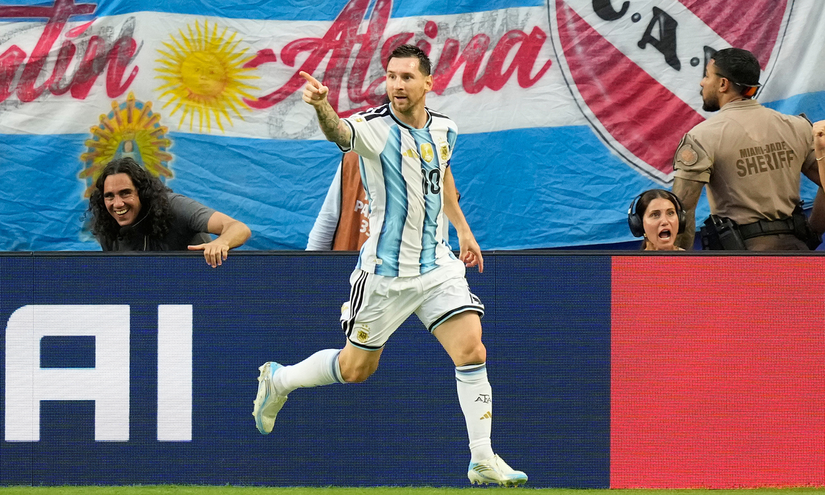 F8BET cược bóng đá: Messi xô đổ kỷ lục World Cup trong chiến thắng nghẹt thở của Argentina - hình ảnh - f8betv.vip