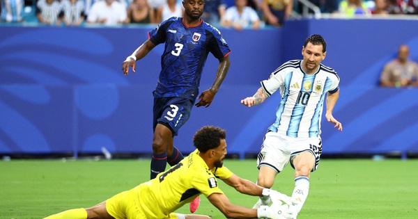 Messi Bị Cầu Thủ Cabo Verde ‘Tấn Công’ Xin Chữ Ký Sau Trận Đấu - hình ảnh - f8betv.vip Messi Bị Cầu Thủ Cabo Verde ‘Tấn Công’ Xin Chữ Ký Sau Trận Đấu - hình ảnh - f8betv.vip